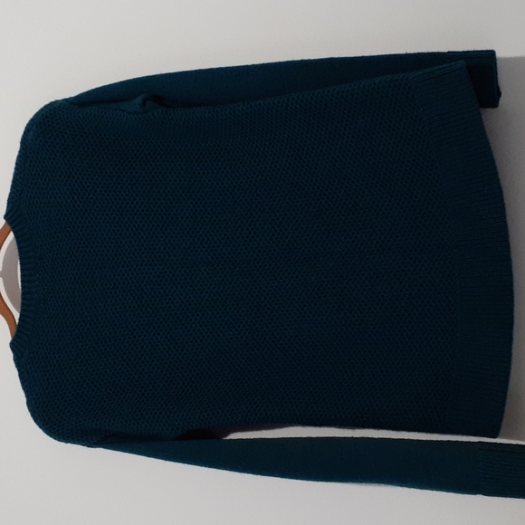 Banana Republic Sweater - Picture 4 of 5